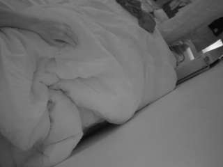 voyeurcam-julmodels-whitebed-4 camsoda stream image, 16.05.2026 16:10