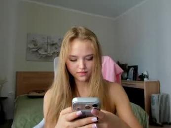 flooora_0 chaturbate stream image, 05.06.2026 01:10