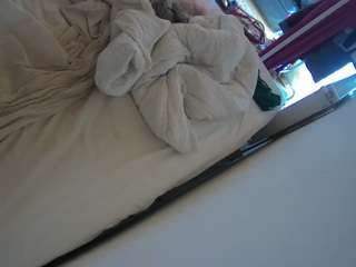 voyeurcam-julmodels-whitebed-4 camsoda stream image, 16.06.2026 12:00