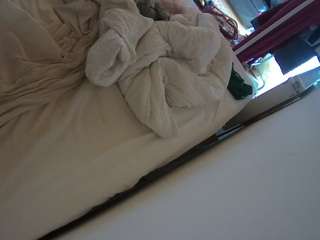 voyeurcam-julmodels-whitebed-4 camsoda stream image, 16.06.2026 12:00