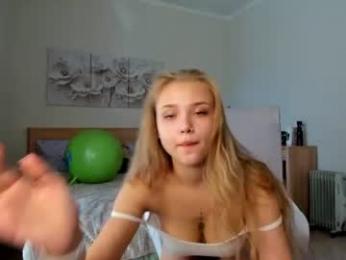 flooora_0 chaturbate stream image, 01.07.2026 01:20