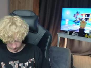 em_chipsi chaturbate stream image, 26.08.2026 19:00