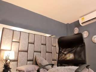 atinxnaugthy camsoda stream image