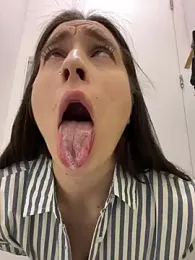 Holly_Play stripchat stream image, 18.04.2025 10:50
