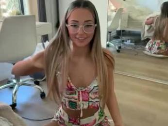 luvlivvyy chaturbate stream image