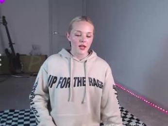 petitebrat chaturbate stream image, 23.04.2025 21:50