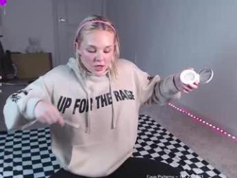 petitebrat chaturbate stream image, 23.04.2025 21:50