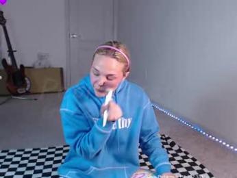 petitebrat chaturbate stream image, 27.04.2025 17:10