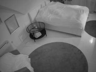 voyeurcam-julmodels-whitebed-4 camsoda stream image, 06.02.2025 19:30