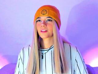 Scarlet Bridge flirt4free stream image, 01.05.2025 19:00